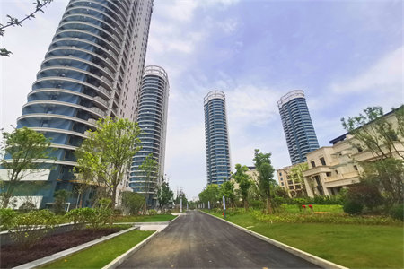 城御泉龙庭一室一厅门头房精装出售带公用停车位